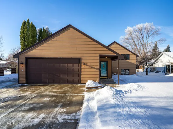3908 Fairview Dr, Grand Forks, ND 58201