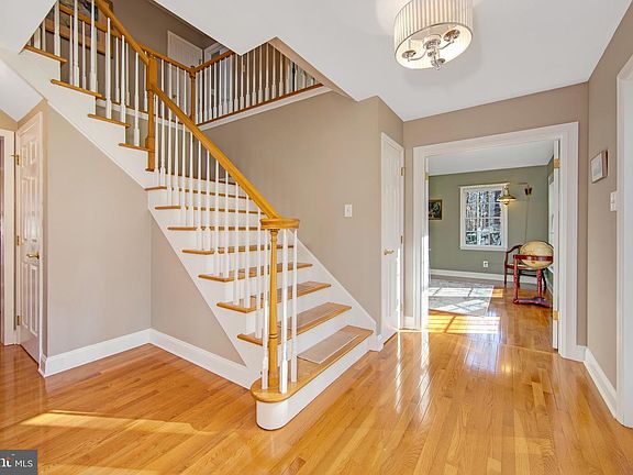 4th image of 26 Harvest Ln