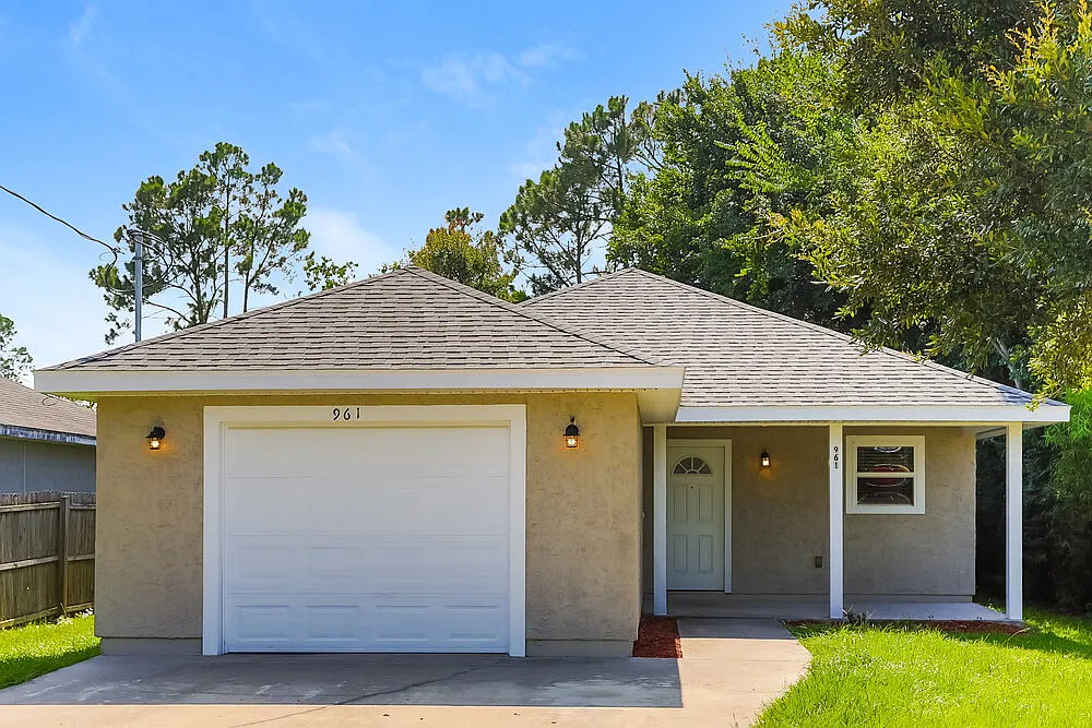 4 bed, 2.0 bath, 1600 sqft, $2,305 — Photo 1