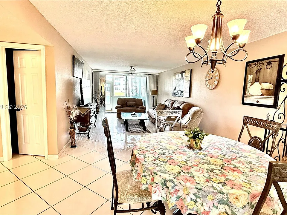 8961 S Hollybrook Blvd #106