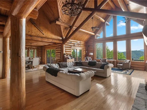 408 Echo High Rd, Franklin, NC 28734