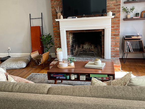 3rd image of 219 12th St NE APT 2