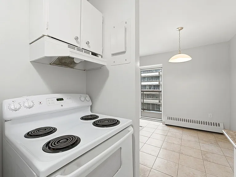 1223 Richmond St — Photo 1