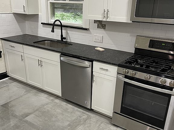 5th image of 53 Euclid Ave #1