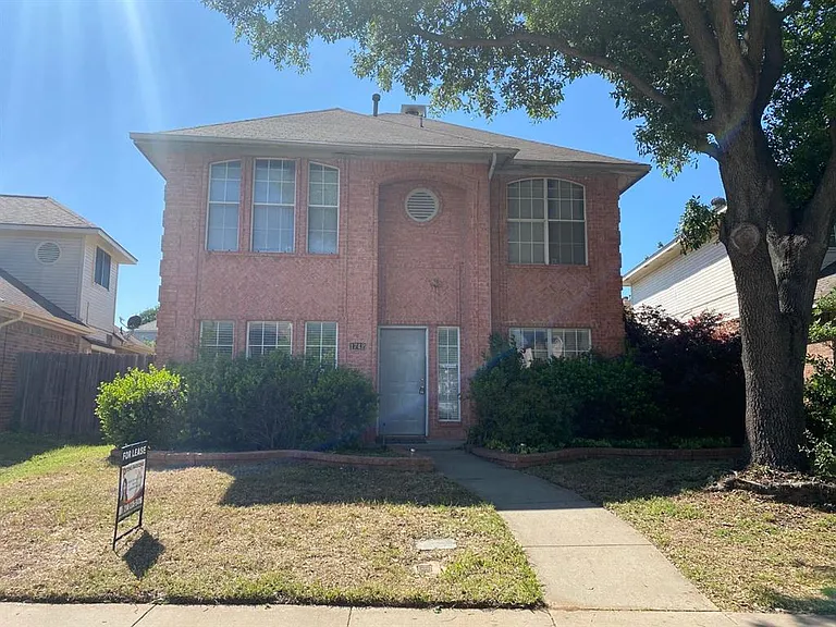 1742 Creekbend Dr — Photo 1