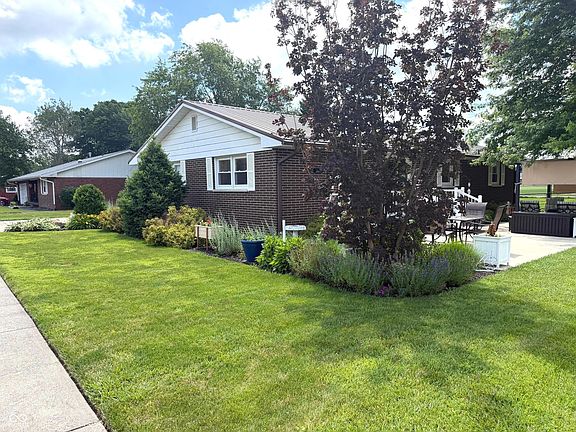3rd image of 507 Dogwood Dr