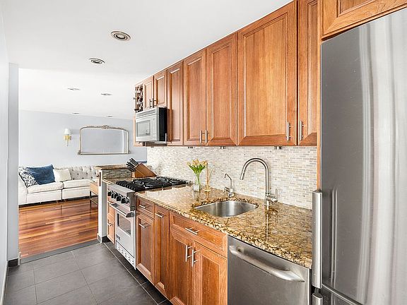 4th image of 3 Sheridan Sq #2FG