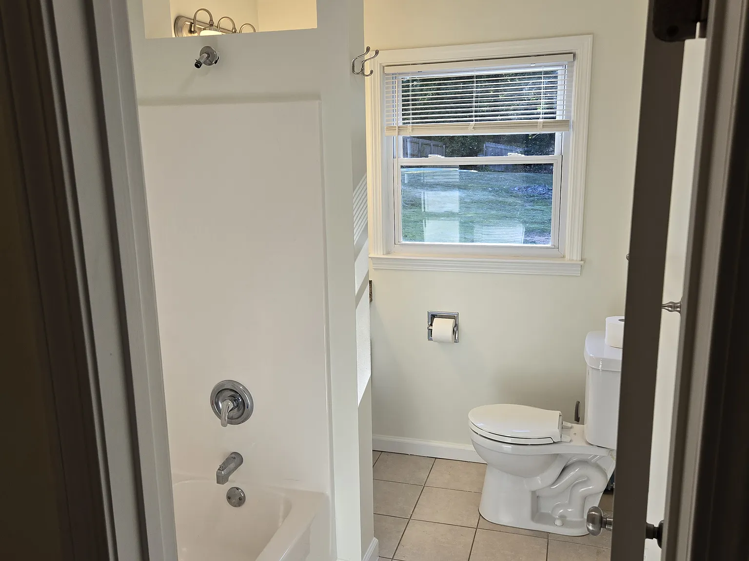 3 bed, 1.5 bath, 1050 sqft, $1,800 — Photo 1