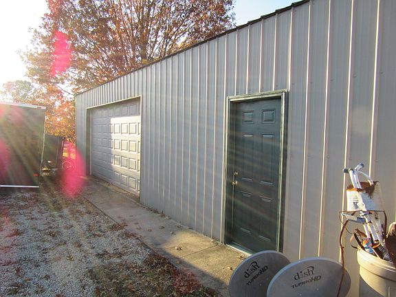 2nd image of 138 NW Harrison Cir