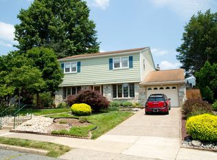 155 Stratford Dr, Philadelphia, PA 19115