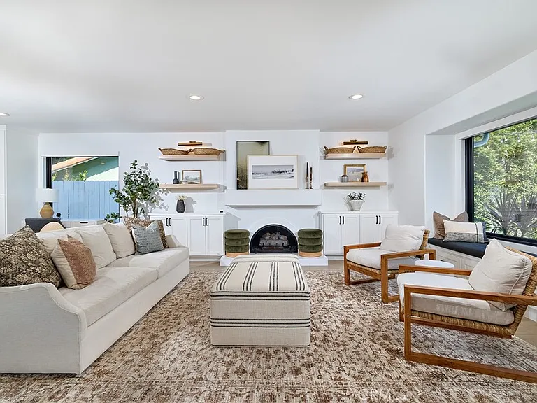 2140 Mountain Vista Dr — Photo 2