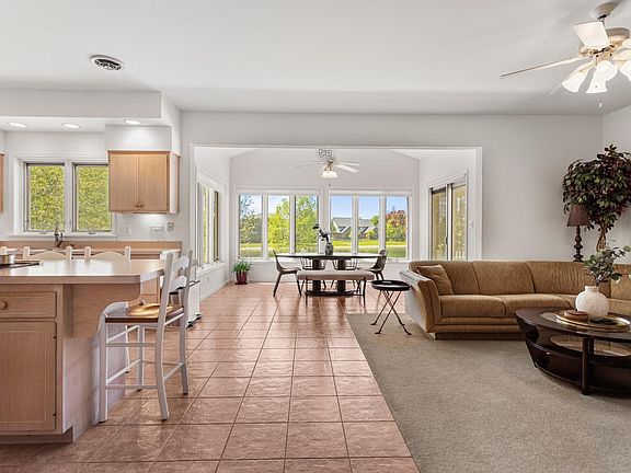 5th image of 1808 Foxborough Ct