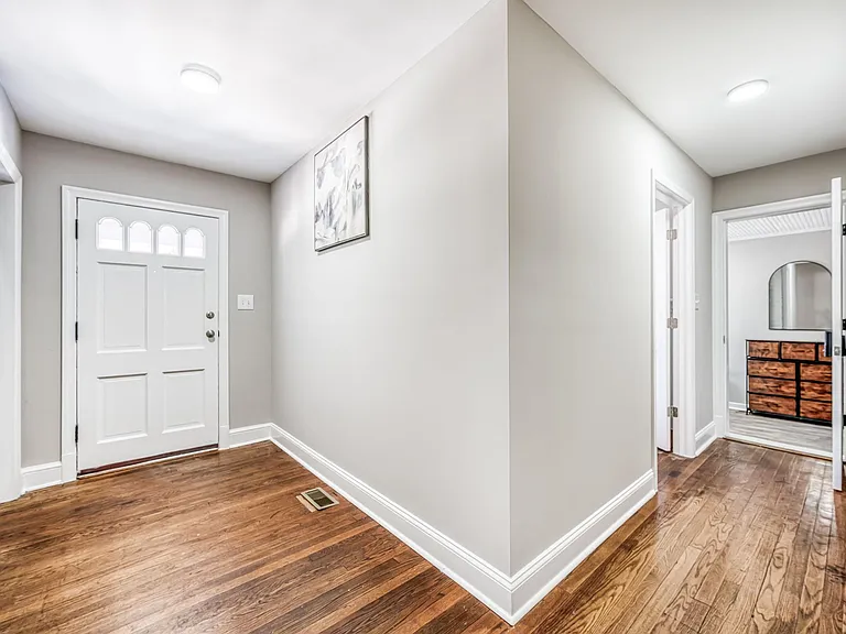 Foyer /Front door