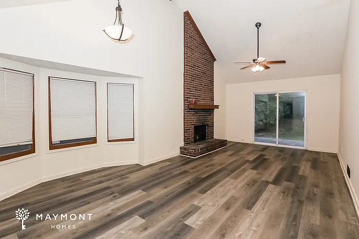 7074 Williamsburg Dr — Photo 5