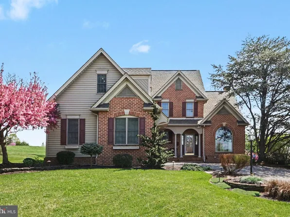 3439 Turnberry Dr, Chambersburg, PA 17202