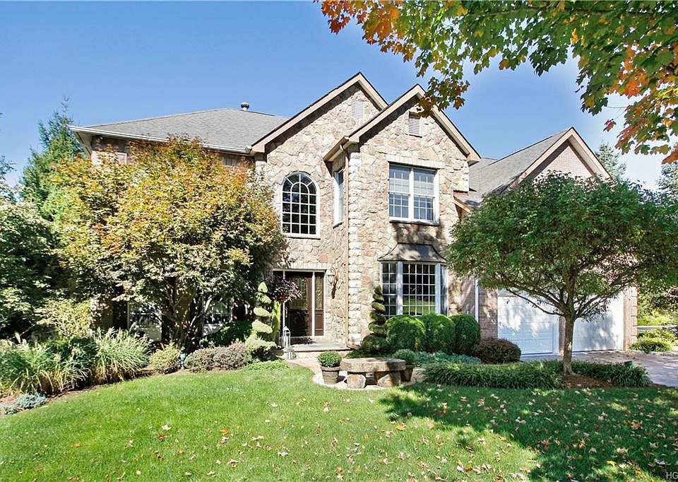 1st image of 7 Carlton Dr