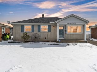 29451 Tamarack Dr, Flat Rock, MI 48134