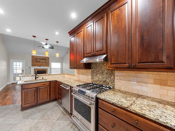 2nd image of 6840 Rochelle Dr