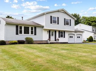 201 Blackwell Ln, Henrietta, NY 14467