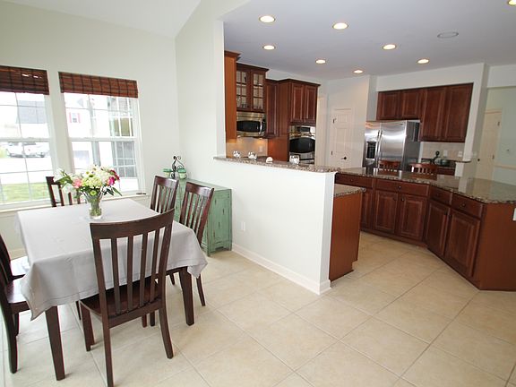 5th image of 1 Corby Ct