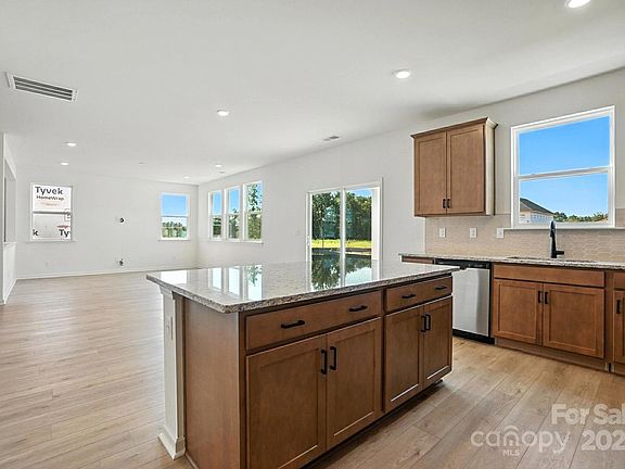 5th image of 346 Knotty Wood Dr