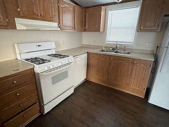 4th image of 73 Ashley Cir #106