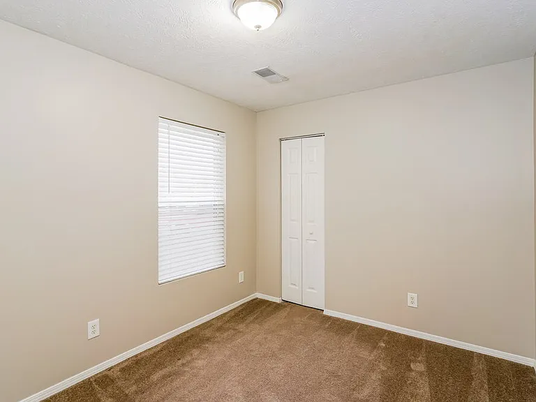 2814 Creekbend Dr — Photo 11