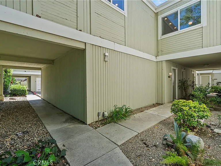 22117 Burbank Blvd #5 — Photo 2