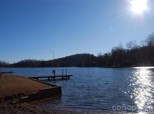87 Pole Cat Rd, Saluda, NC 28773