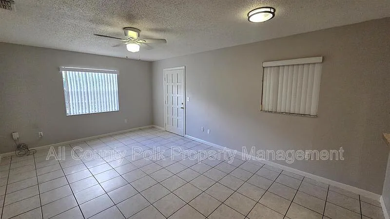 2 bed, 1.0 bath, 812 sqft, $1,245 — Photo 4