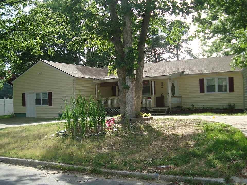 1st image of 11 Farr Ave