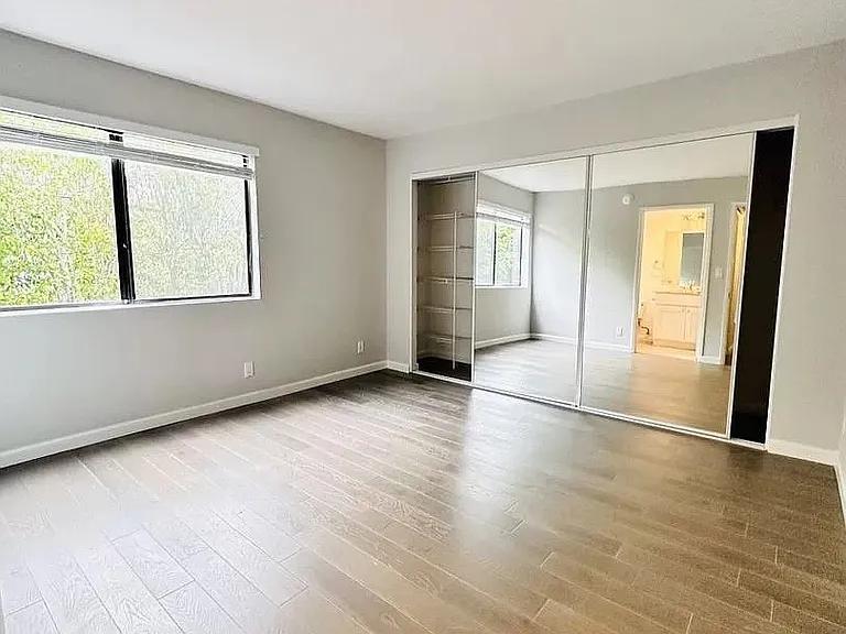2110 S Bentley Ave — Photo 17