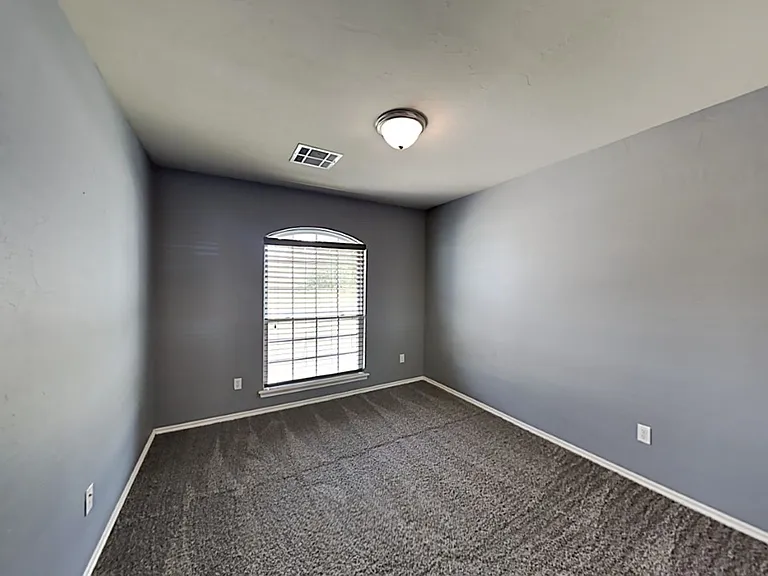 1213 Norway Ave — Photo 9