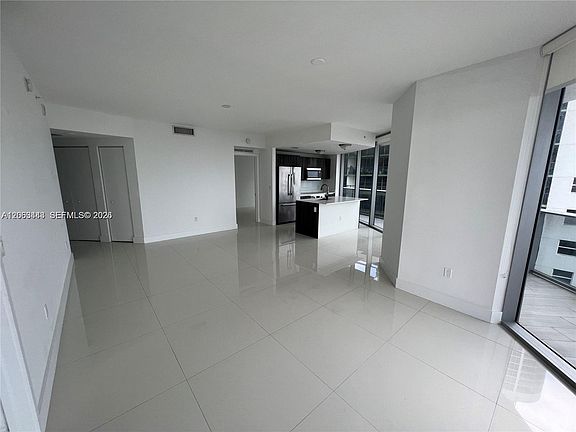 4th image of 488 NE 18th St Unit 3000