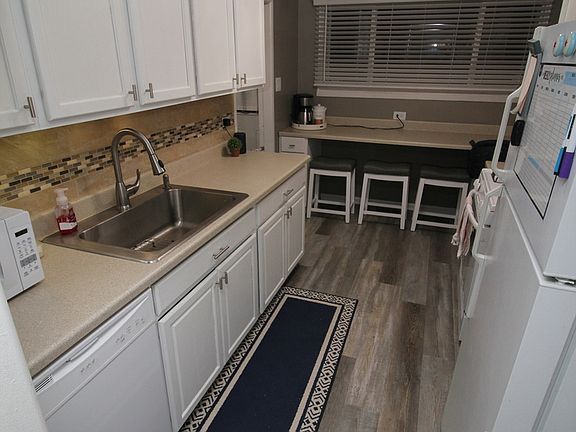 3rd image of 1374 Hirsch Ave