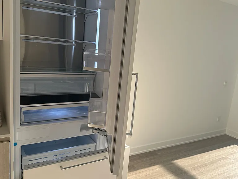 8188 Yonge St #827 — Photo 12