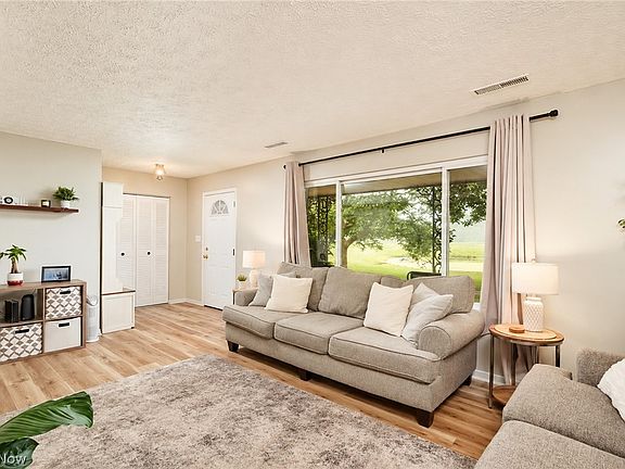 4th image of 2086 Beechtree Dr #54