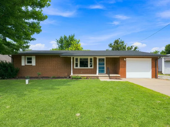 413 S 5th St, Colwich, KS 67030