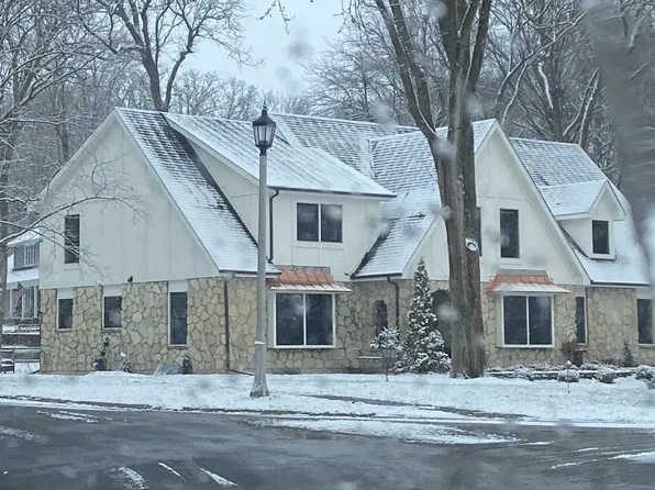 10 Hathaway Cres, Sugar Grove, IL 60554