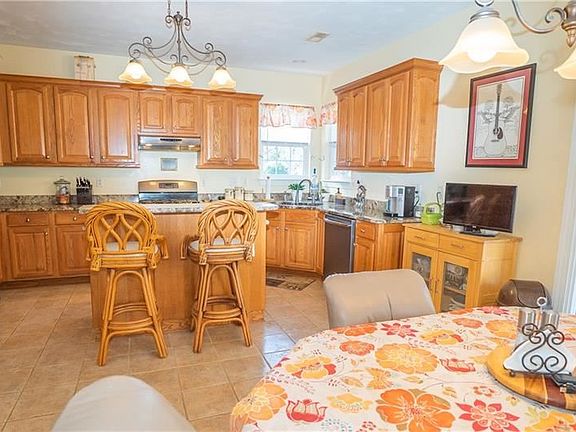 5th image of 424 Trotters Ln
