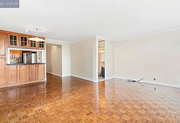 4th image of 235 E 40th St APT 32H