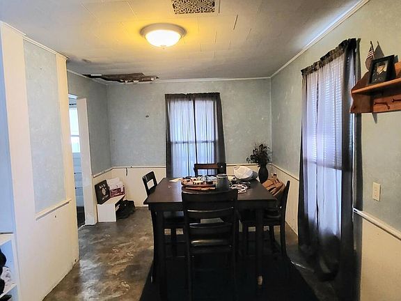 3rd image of 218 E 5th St