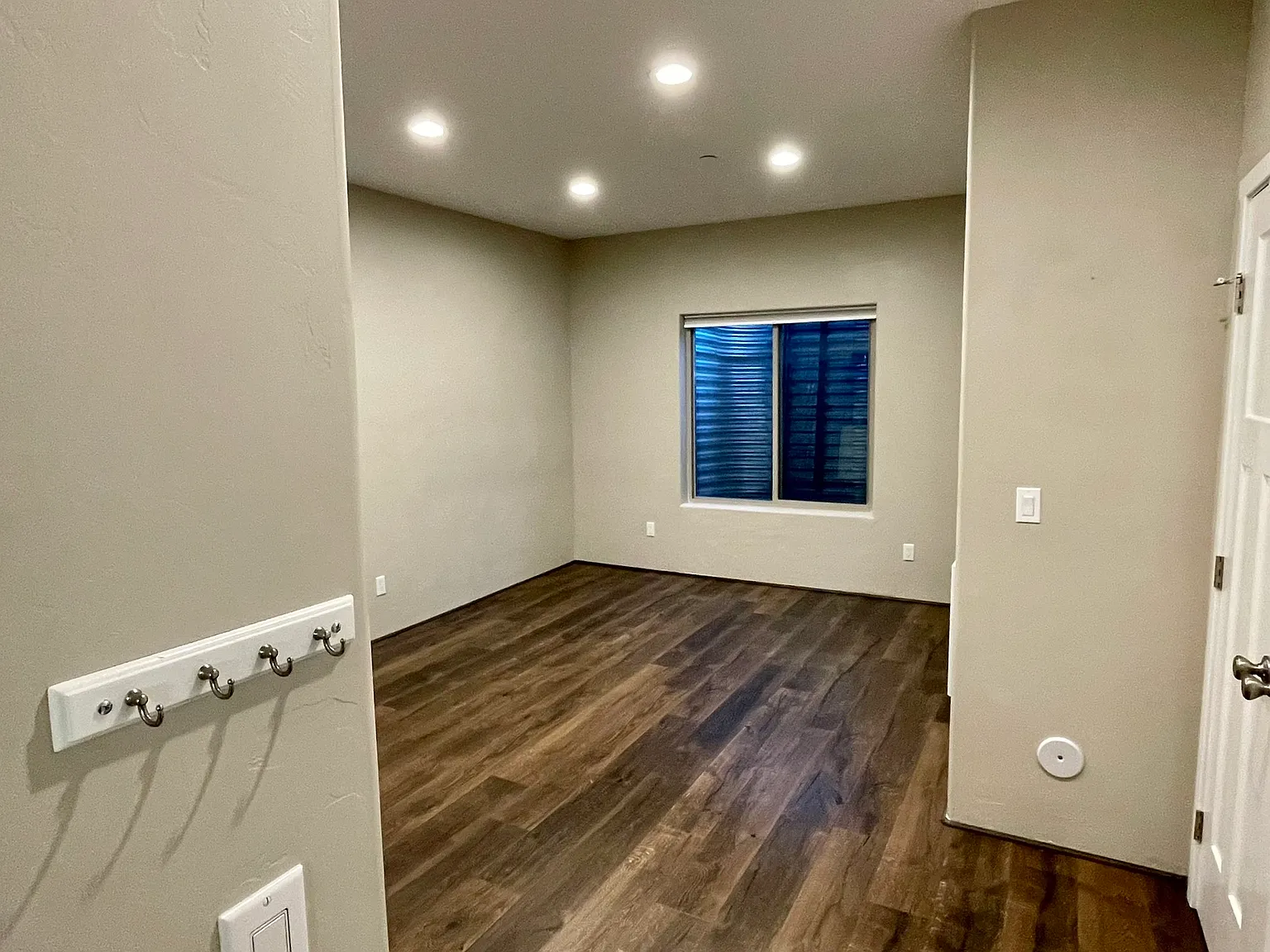 Studio, 350 sqft, $1,050 — Photo 3