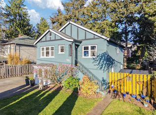 555 Lampson St, Esquimalt, BC