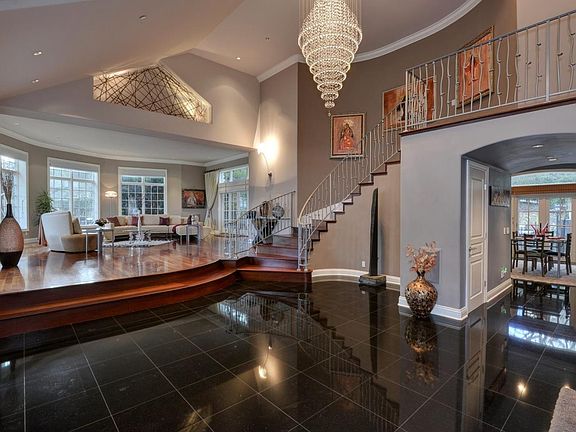 3rd image of 8451 Goldenrod Cir