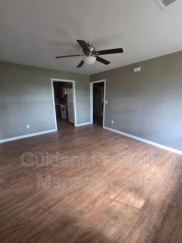 2 bed, 1.0 bath, $995 — Photo 4