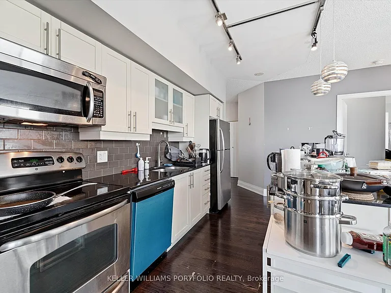 2191 Yonge St #4111 — Photo 11