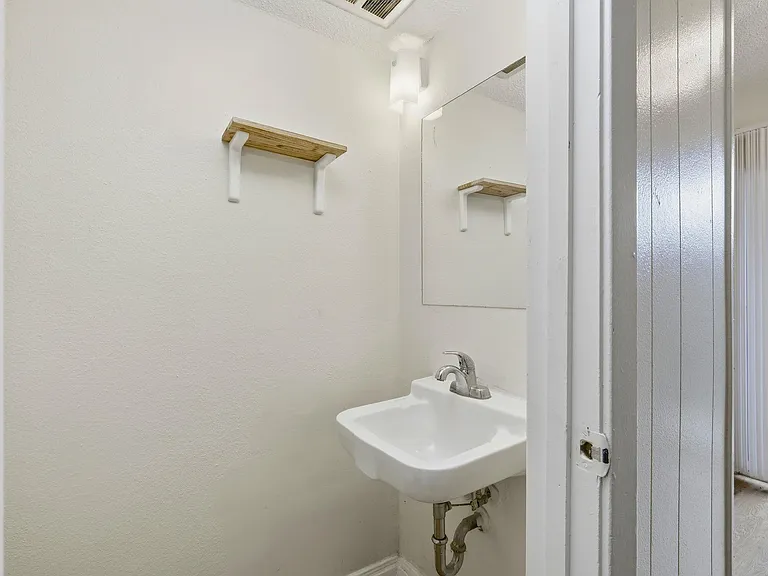 2319 Greenfield Pkwy #103 — Photo 16