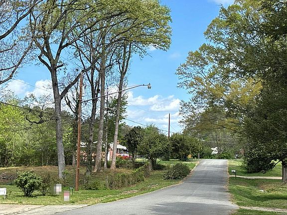 5th image of 655 Naomi Ave