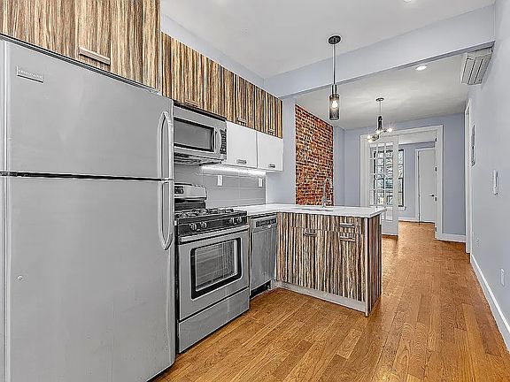 3rd image of 540 Bainbridge St APT 3